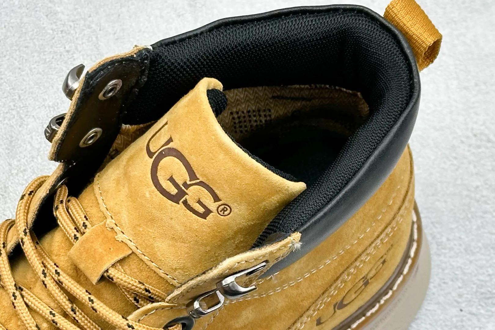 🐲💰 600 support store opening UGG 2025 autumn and winter new men's mid-cut casual Martin boots series #Guangdong Dachang quality 25ss autumn and winter new style fashion trend matching The fabric is imported from Italy frosted cowhide. The whole shoe is made of genuine cowhide material, from the outsole to the hardware, all made from OEM raw materials. Good products do not kill pigs. The quality of the first order is strictly controlled. The full set of official website unified packaging. This winter's cold-proof outdoor products, daily casual matching A must-have for stylish men‼ American affordable luxury brand [UGG] Tasman Weather Hybrid Tasman hybrid series mid-top lightweight casual Martin boots" Size: 39-44 (one size larger than sports shoes)